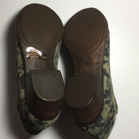 s-l400.jpg NEW Lucky Brand Barstyn Booties Camo Suede Sz 6